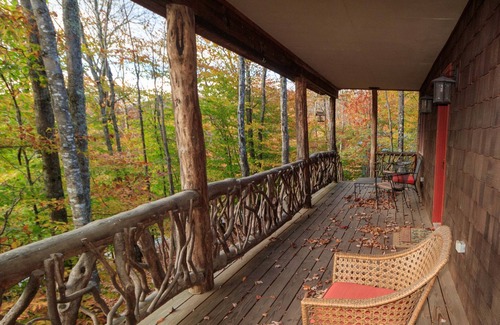Charter Hills House | Beech mtn club member, hottub, .5 mile Beech mtn ski slops, overlook Barn
