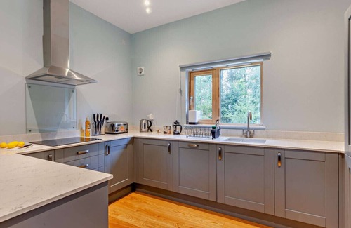 Corsley Apartment | Beech View 4 - Three Bedroom Apartment, Sleeps 6
