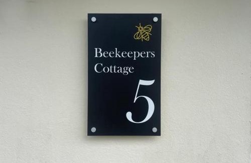 Liskeard House | Beekeepers Cottage