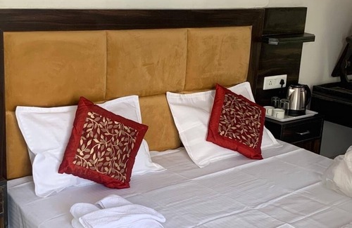 Theog Hotel | Beer Castle Hotel