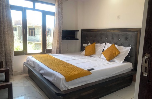 Theog Hotel | Beer Castle Hotel
