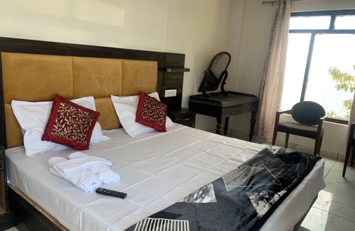 Theog Hotel | Beer Castle Hotel