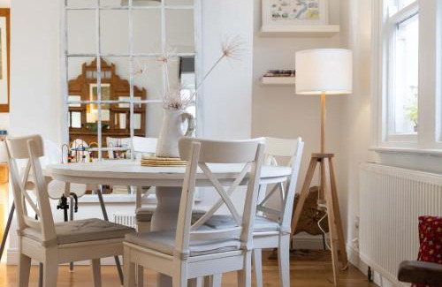 Belfast House | Beersbridge Cottage near Titanic Centre & Airport