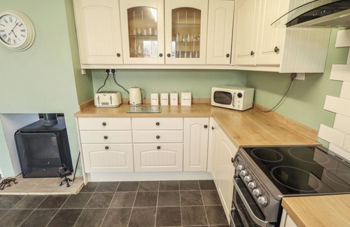 Louth House | BEESWAX COTTAGE, pet friendly, country holiday cottage in Grimoldby