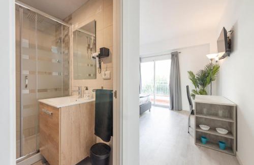 El Arenal Hotel | Beetroot, jedes Zimmer verfügt über Smart TV , eigenes Bad mit Regendusche und Balkon