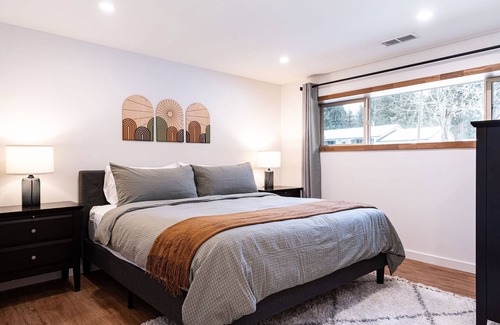 Revelstoke Bed & Breakfast | Begbie B&B | 3 mins from ski hill