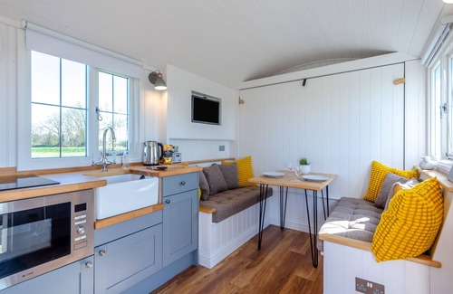Louth House | Beggars Roost Hut - One Bedroom House, Sleeps 2