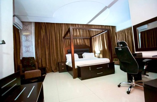 Oyo Hotel | BEGONIA HOTEL LTD