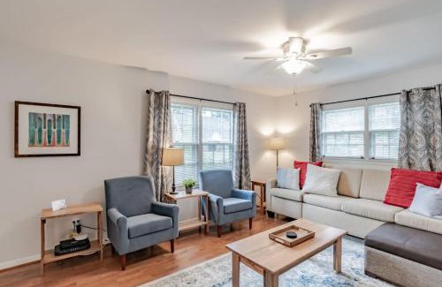 Mobile House | Bel-Air Bungalow- close to Midtown Highways and Downtown Mobile