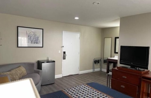 Tustin Hotel | Bel Air Motor Hotel