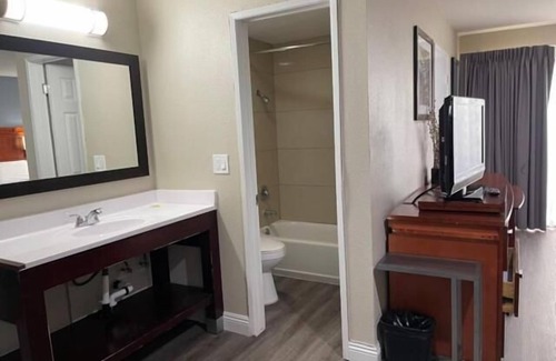 Tustin Hotel | Bel Air Motor Hotel