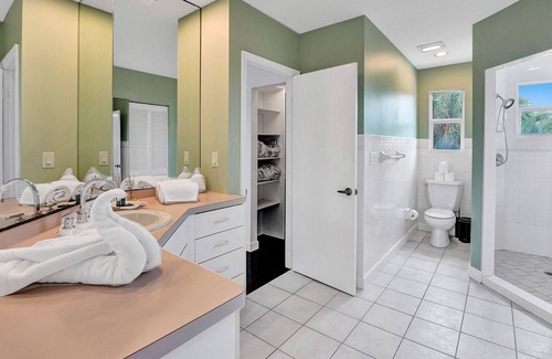 Bel Air House | BEL-AIR VILLA- HEATED POOL-WALK TO BEACH-WATERFRONT