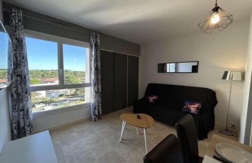 Saint-Jean-de-Monts Apartment | Bel appartement 2 pièces à Saint-Jean-de-Monts, à 50m de la plage, avec parking privé - FR-1-224C-544