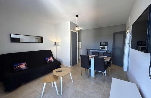 Saint-Jean-de-Monts Apartment | Bel appartement 2 pièces à Saint-Jean-de-Monts, à 50m de la plage, avec parking privé - FR-1-224C-544