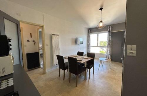 Saint-Jean-de-Monts Apartment | Bel appartement 2 pièces à Saint-Jean-de-Monts, à 50m de la plage, avec parking privé - FR-1-224C-544