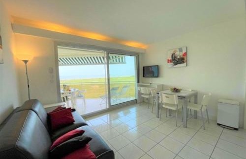 Saint-Jean-de-Monts Apartment | Bel appartement face mer avec piscine, à 2 pas de la plage - FR-1-652-32