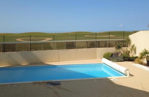 Saint-Jean-de-Monts Apartment | Bel appartement face mer avec piscine, à 2 pas de la plage - FR-1-652-32