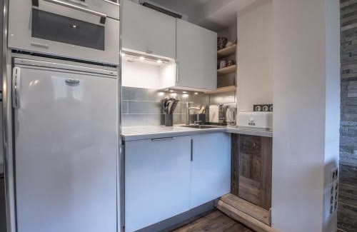 Meribel Centre Apartment | Bel appartement avec terrasse à Méribel, 2 chambres, conciergerie incluse - FR-1-613-1