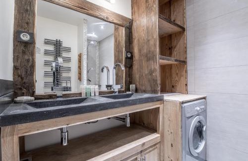 Meribel Centre Apartment | Bel appartement avec terrasse à Méribel, 2 chambres, conciergerie incluse - FR-1-613-1