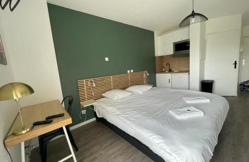 Cenon Apartment | Bel appartement design tout confort (Parking Gratuit) à 10 minutes de Bordeaux