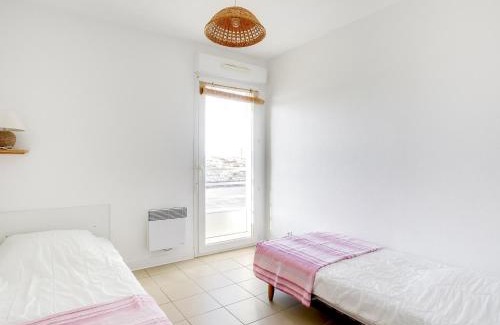 Biscarrosse Plage Apartment | Bel appartement T3 à 50m de la plage, balcon, parking, pour 4 - FR-1-521-14