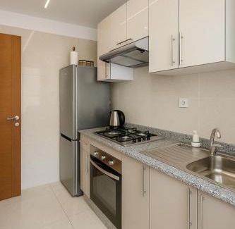 Branes Apartment | Bel appartement moderne 3 pièces, parking gratuit, centre-ville
