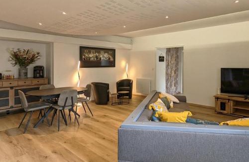 Vesoul House | Bel appartement rénové avec WiFi et parking sécurisé à Vesoul - FR-1-583-473