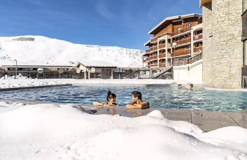 Mont-de-Lans Apartment | Belambra Clubs Les 2 Alpes Les Crestes - All inclusive - Premium Room 2 Adults Corner Night View Impregnable