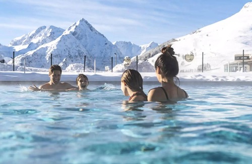 Mont-de-Lans Apartment | Belambra Clubs Les 2 Alpes Les Crestes - All inclusive - Premium Room 2 Adults and 1 Child Night Corner