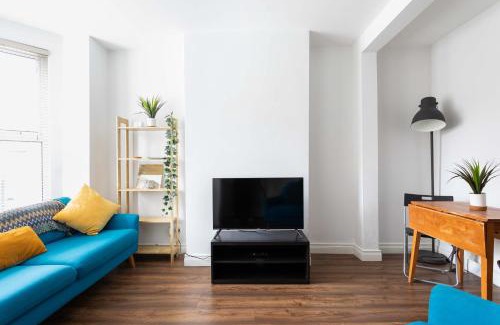Ormeau Apartment | Belfast City - 3 Bed Cosy Terrace Home - Hip and Trendy Ormeau Road