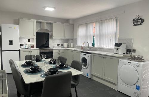 Belfast City Centre House | Belfast Grand Central Living 5 Minutes Walk From Grand Central Station