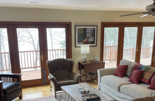 Rome House | Belgrade Lakes House Beachfront. Cozy Open Concept. great for Families.