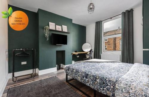 Liverpool House | Belgrave Rise 2 Mins To Train Patio Parking