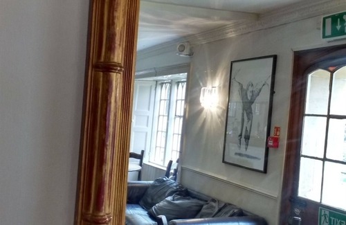 Sutton Benger Hotel | Bell House Hotel & Restaurant