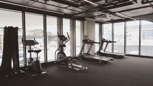 Heidelberg Heights Apartment | Bell St Retreat - 2BR 2Bath Stay