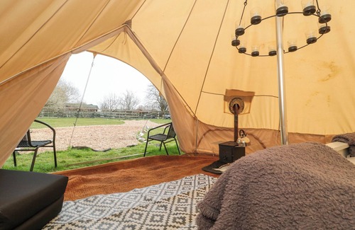 Shoscombe Cottage | BELL TENT 3, romantic, character holiday cottage in Timsbury