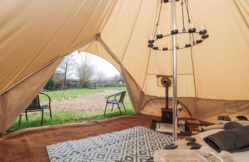 Camerton Cottage | BELL TENT 4, romantic, character holiday cottage in Timsbury