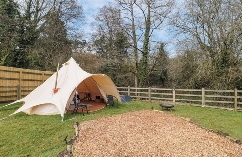 Camerton Cottage | BELL TENT 4, romantic, character holiday cottage in Timsbury
