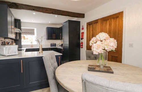 Appleby-in-Westmorland Cottage | BELLA COTTAGE, pet friendly, with open fire in Appleby-In-Westmorland