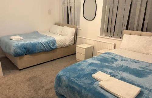 Havering Apartment | Bella Homes-Spacious 4 bedroom Modern Town house Romford