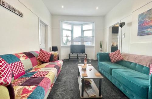 Cardonald Apartment | Bella House - 3 bed house in Glasgow