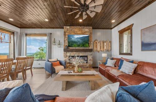 Sevierville House | Bella Lago - 6BR Lakeview with Pool & Tube Slide