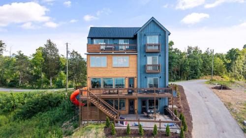 Sevierville House | Bella Lago - 6BR Lakeview with Pool & Tube Slide