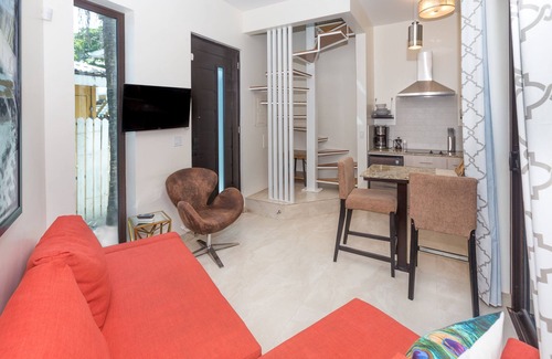 Antoneys Cay Condo | Bella Luna Beach House #227487