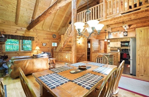 South Bloomingville Cabin | Bella Luna-Cabin-Private Bathroom