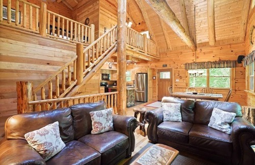 South Bloomingville Cabin | Bella Luna-Cabin-Private Bathroom
