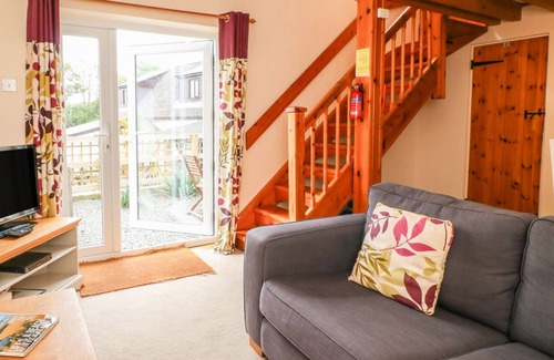 Beaworthy Cottage | BELLA'S COTTAGE, pet friendly, with hot tub in Halwill Junction