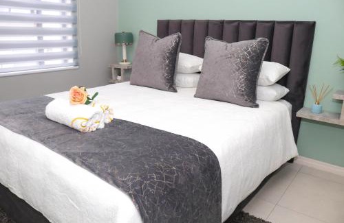 Greater Johannesburg Metropolitan Area Apartment | Bella Suite- Serenity & Stuff Luxury Apartments