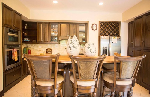 Herradura Villa | Bella Vista 3F- 3 bdr 3 1 2 Bath Family