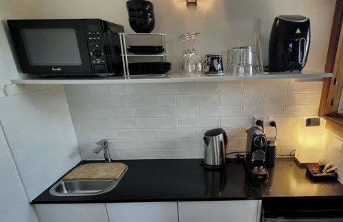 Airlie Beach Apartment | Bella Vista Central Airlie Pets Welcome UNPON REQUEST